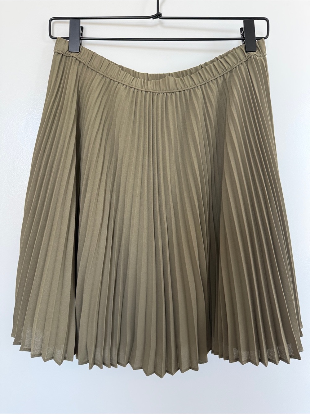 Banana Republic Pleated A-Line Skirt in Olive - Women
